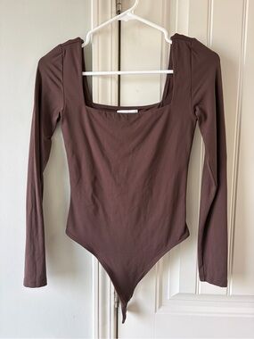 Aritzia Babaton Long Sleeve Square Neck Bodysuit